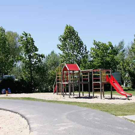 With Dishwasher Recreation Area * Noord-Scharwoude